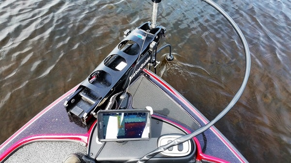 Deeper Pro + with Deeper Flex Arm out in front of my boat detailing everything for me.